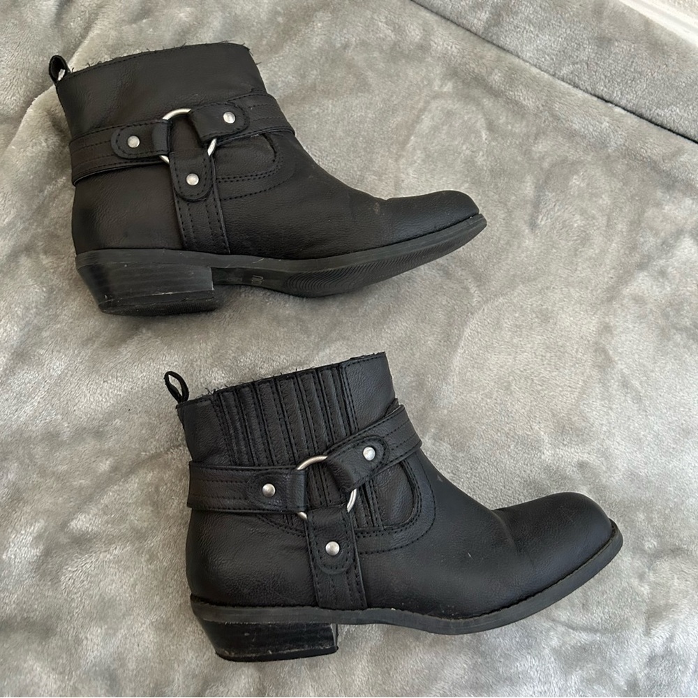 Nicole Women’s Harness Ankle Boots Sz 6 Black Faux Leather Fall Moto Grudge